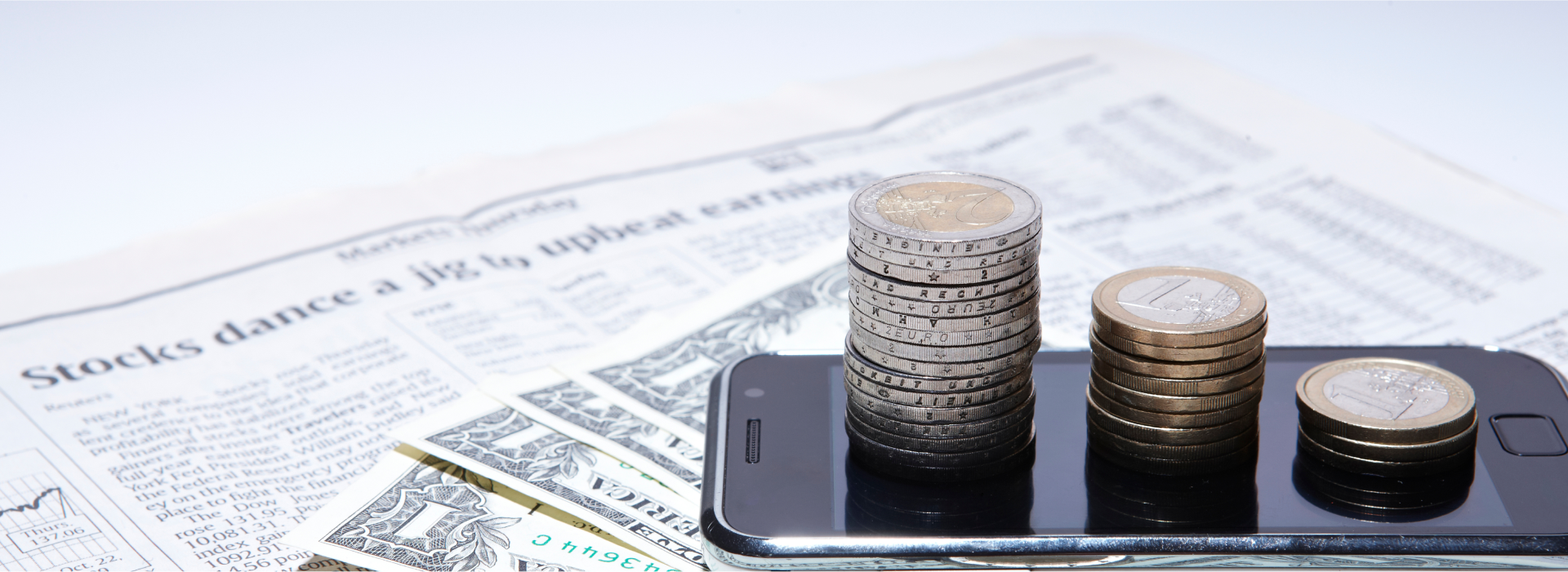 디자인펀치 제작 - HK investing Responsive Web/App 메인 비주얼 (PC)